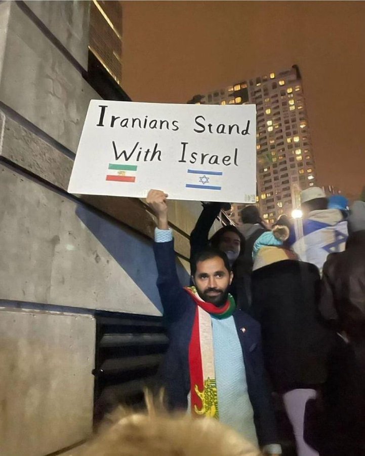 iran people supporting israel by showing placard of iranians stand with israel,
ఎట్టకేలకు ఇరాన్ మీద ఇజ్రాయెల్ దాడులు చేసింది